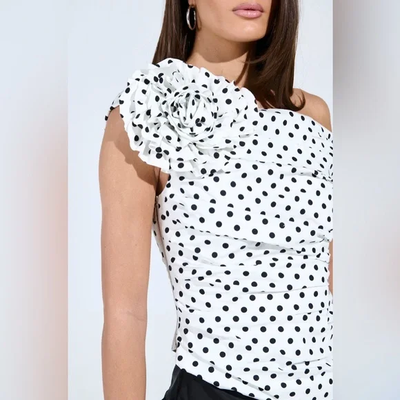 AKIRA White One-Shoulder Polka Dot top with Floral Ruffle - Picture 2 of 4